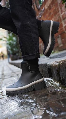 Tully // Black & Grey Ankle Wellington Boot