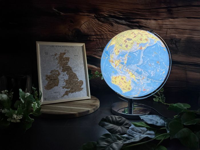 Travel Maps & Globes