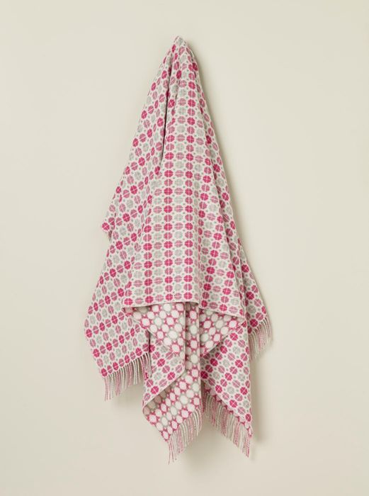 Milan - Pink Throw (T0336/DD47)