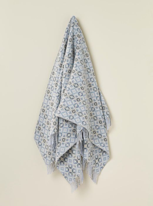 Dartmouth - Blue Throw (T0981/A01)