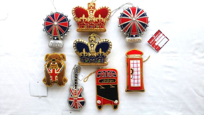HANGING DECORATIONS SOUVENIRS