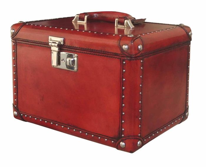 LEATHER TRUNKS