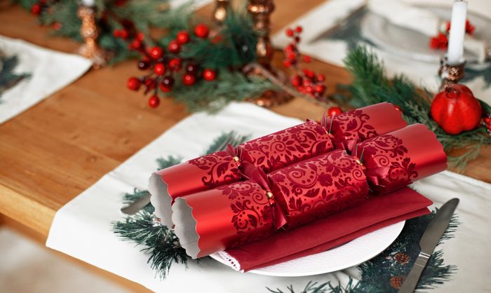 Exquisite Red Flock Crackers 13.5