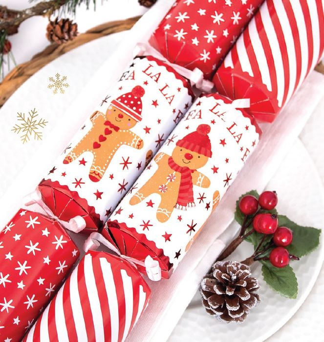 10 Family Gingerbread Crackers 12