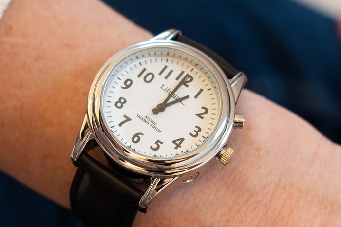 Lifemax Talking Atomic Watch: Unisex, Easy-to-Read, Precision Timekeeping with English Voice Announcements for the Visually Impaired or Elderly