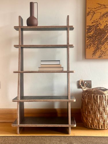 Toby shelf