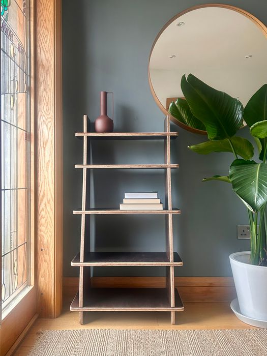 Toby shelf