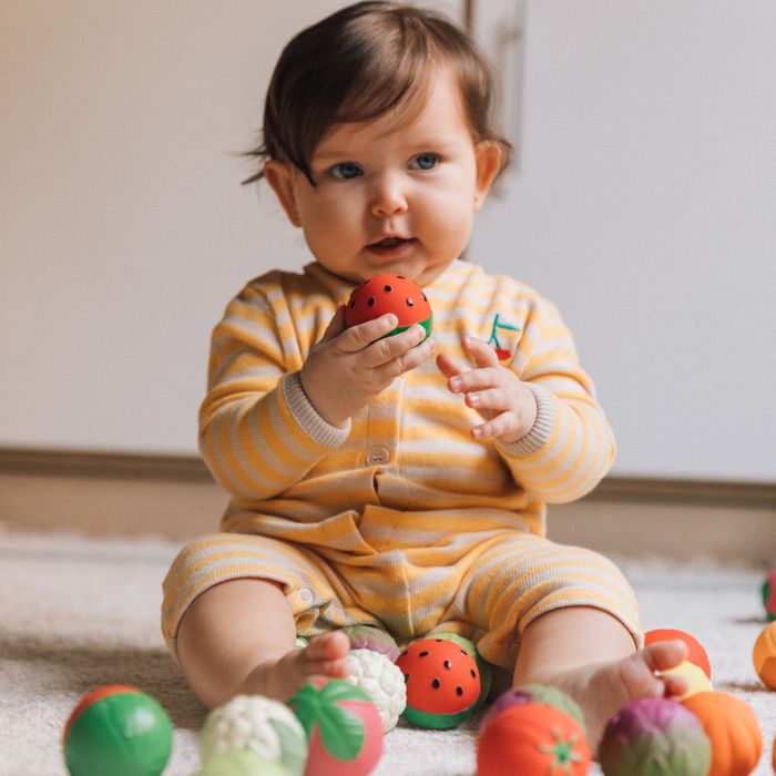 Oli&Carol Baby Sensory Ball Fruit Salad