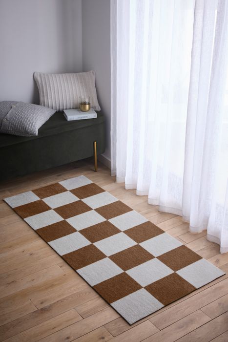 Checkerboard Runner In Cinnamon