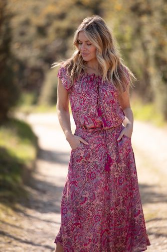 long pocket skirt with blouse with ties.