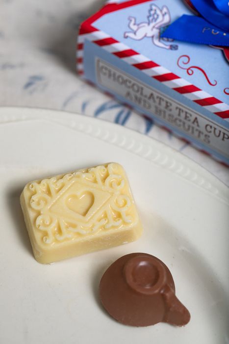 LOVE, TEA AND BISCUITS