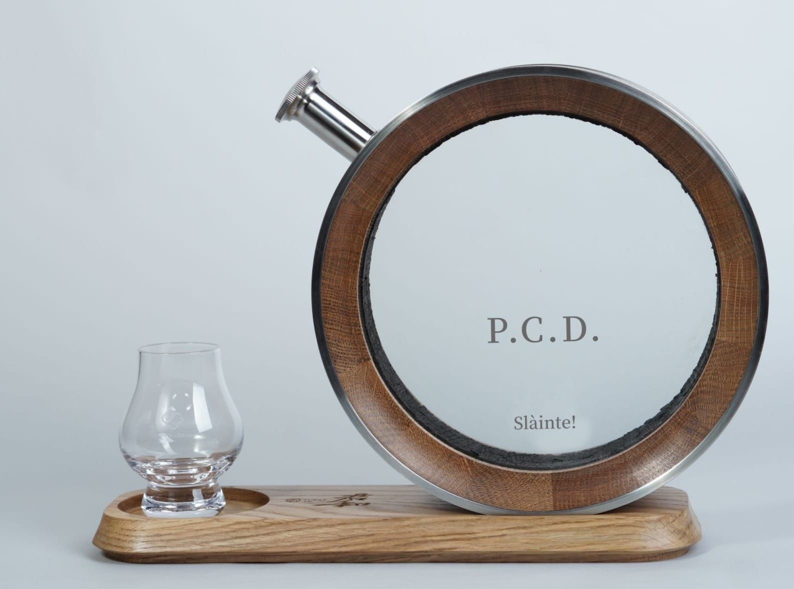 50cl and 70cl Oak Porthole Decanter