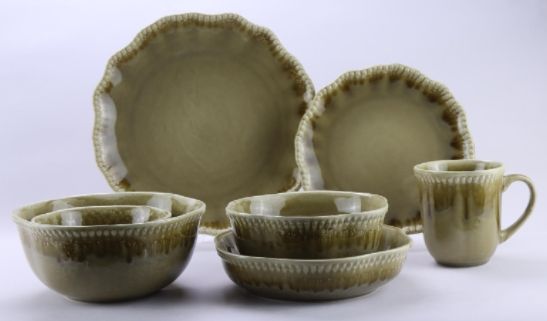 DINNER SET OF STONEWARE(1)