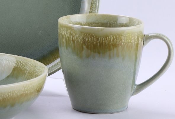 DINNER SET OF STONEWARE(4)