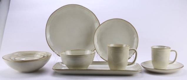 DINNER SET OF STONEWARE(6)