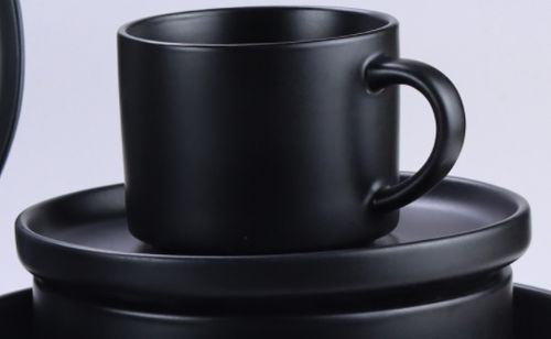 DINNER SET OF STONEWARE(7)