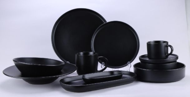 DINNER SET OF STONEWARE(7)
