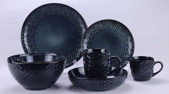 DINNER SET OF STONEWARE(8)