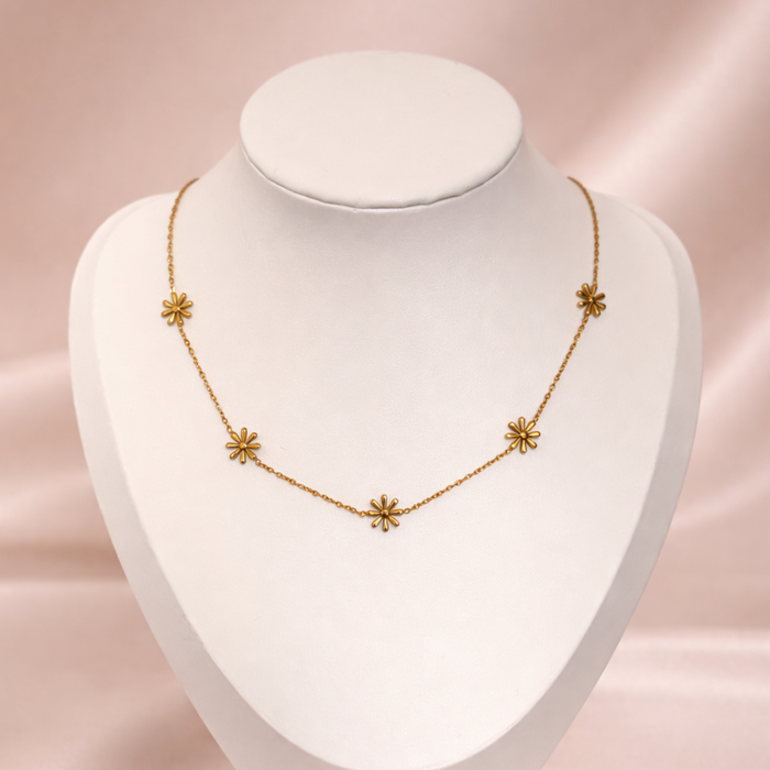 Daisy Flowers Gold Necklace