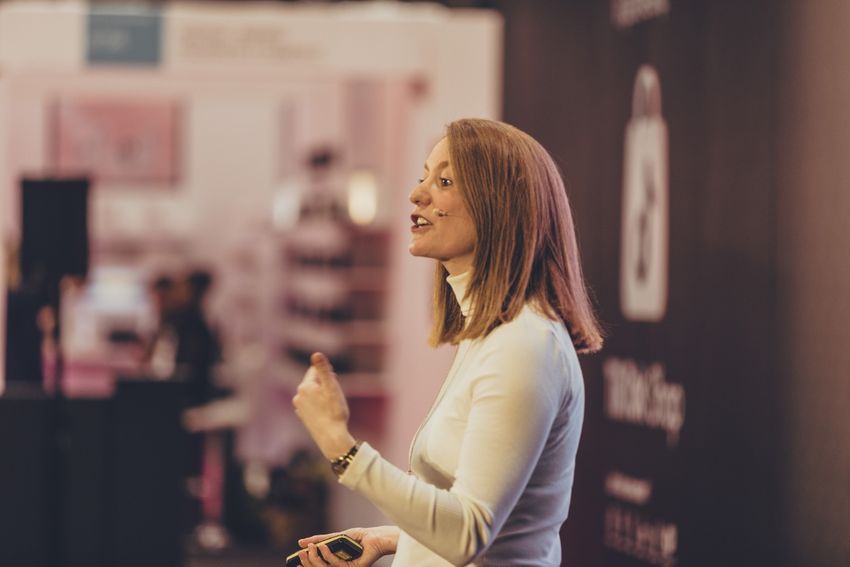 Invisible Influence: How Social Commerce Is Redefining Retail 