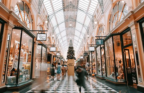 How to create an eye-catching Christmas window display