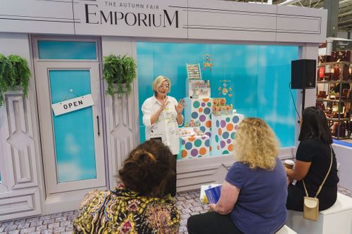 Visual Merchandising with Debbie Flowerday: The Pyramid Scheme