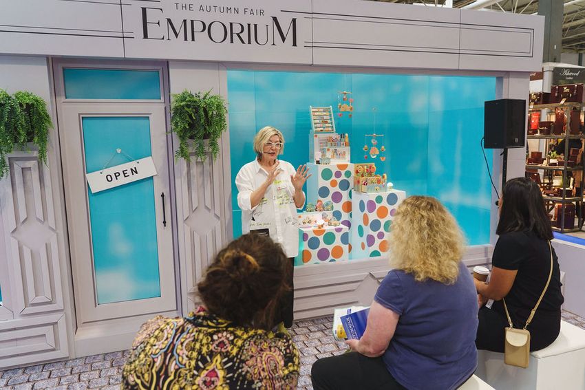 Visual Merchandising with Debbie Flowerday: The Pyramid Scheme