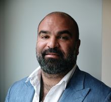 A portrait of Andrew Xeni