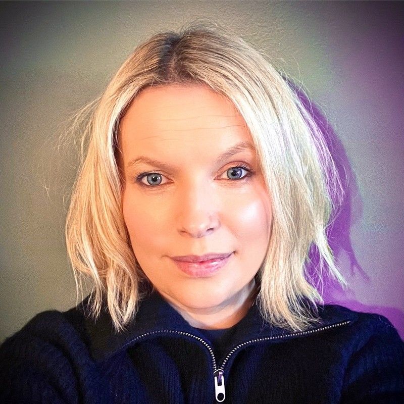 Anna Donoghue - Piglet in Bed