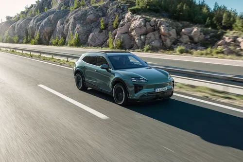 Don't miss the UK debut of the Porsche Cayenne Electric at CCIA 2026