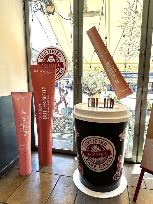 Giant Cups