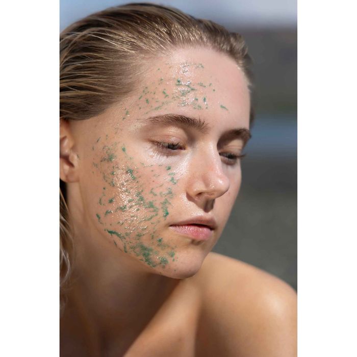 MOISTURIZING FACE GEL SCRUB