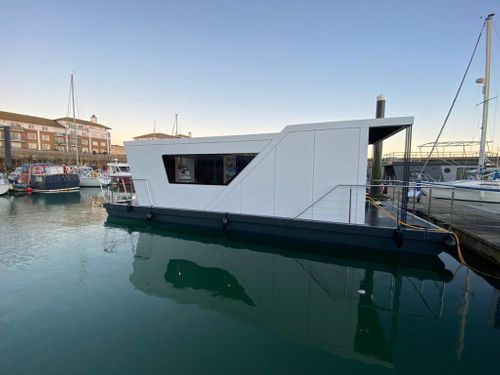 M350 houseboat delivered to Brighton Marina