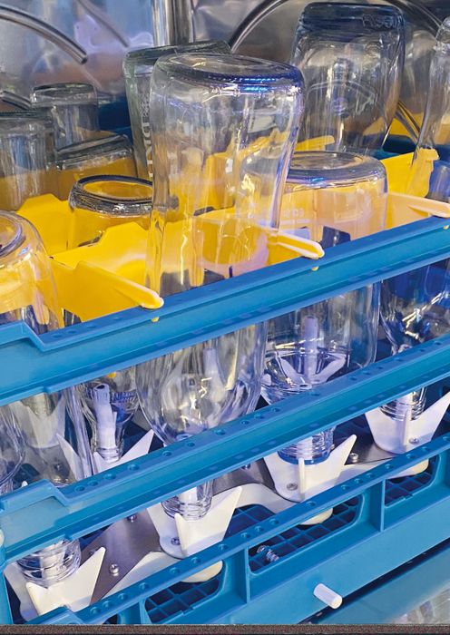 Bottle washing system for milk or drinks handles up to 640 bottles per hour