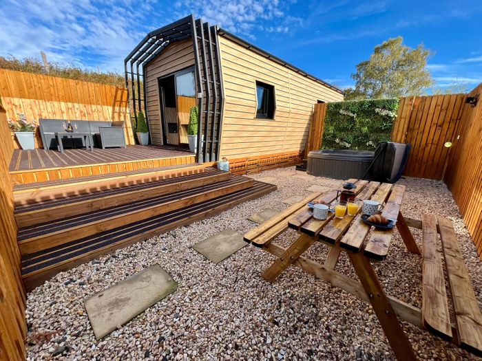 Heptapod Glamping Pod