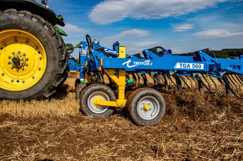 The Treffler dream team cultivators for shallow tillage