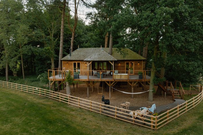 Exhibitor Spotlight: Crown & Canopy