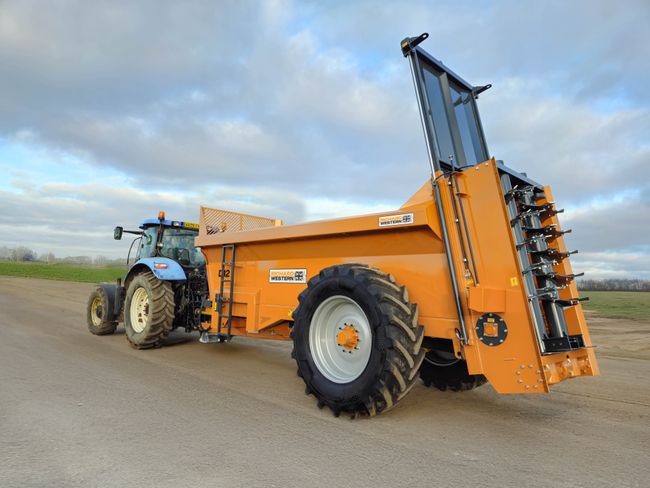 Richard Western responds to farming challenges with new Weeks trailer and simpler-spec spreaders at LAMMA