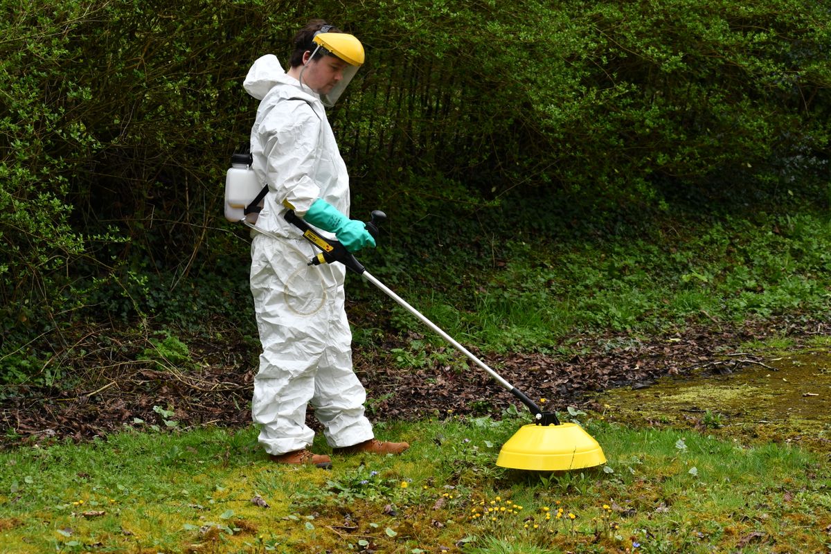 Herbi Duo Electric Handheld CDA Sprayer for Herbicides