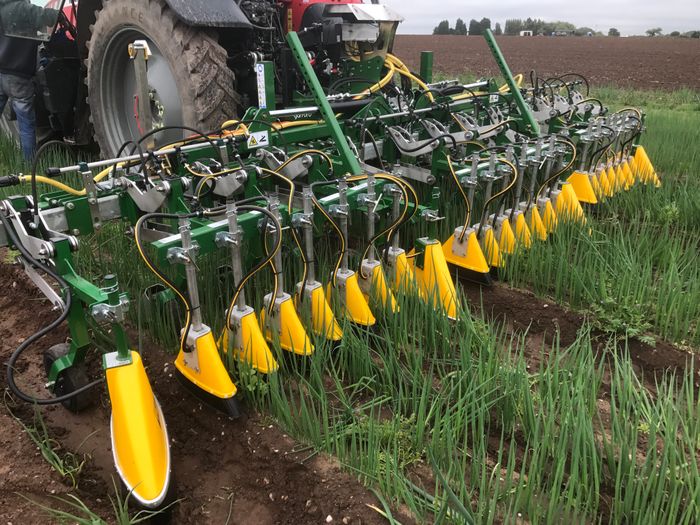 Varidome Tractor Mounted Shielded Band Sprayer