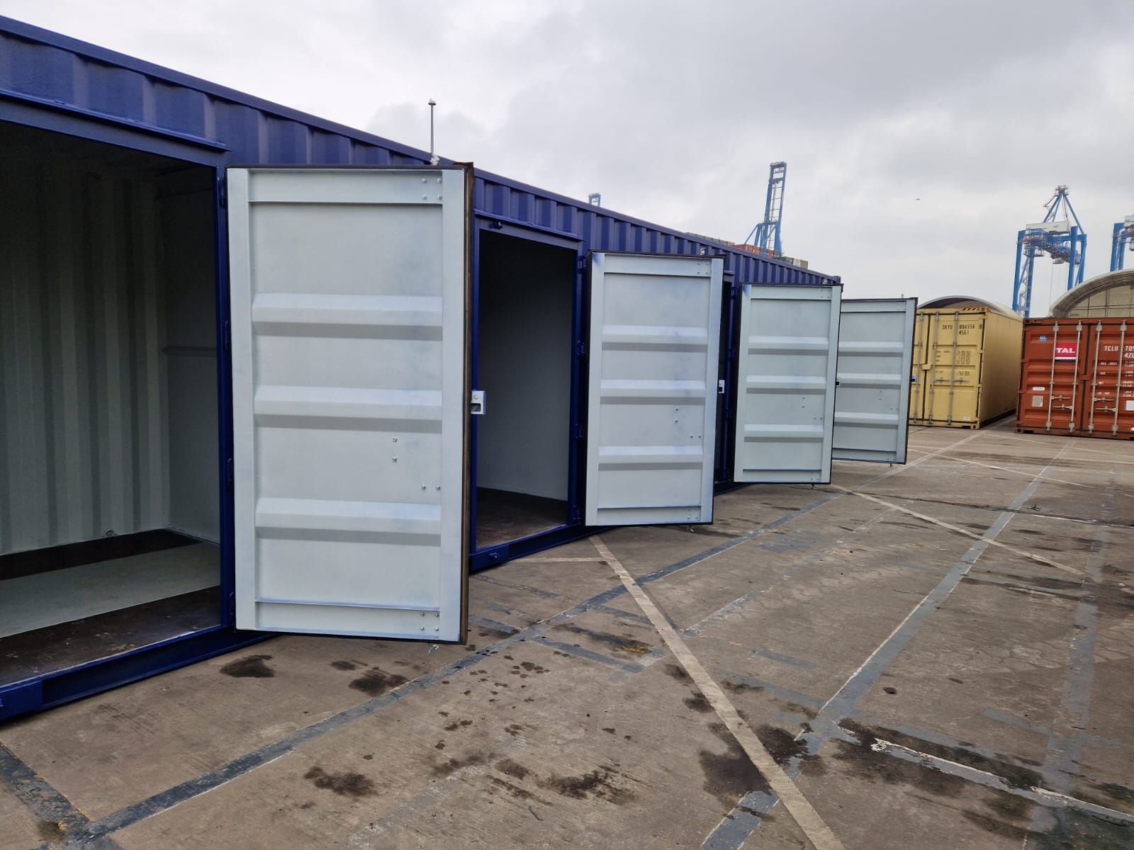 40ft Multi store (4 x 10′ Units)