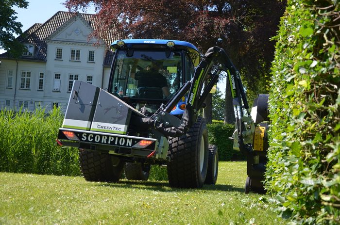 Scorpion 330 PLUS Hedge Cutter