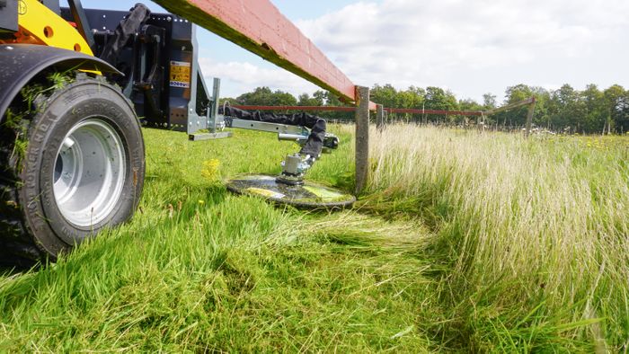 FOX + RI 82 Fence Line Mower