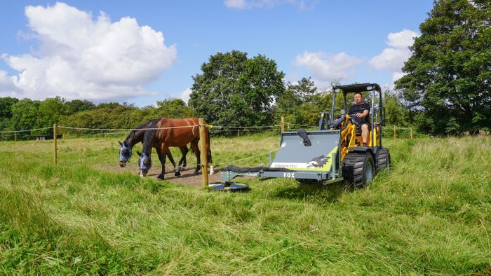 FOX + RI 82 Fence Line Mower
