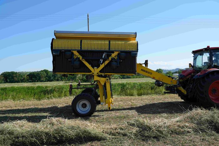 1. Kverneland launches the ROC RS 920 - Improved Crop Merging for Modern Farmers!