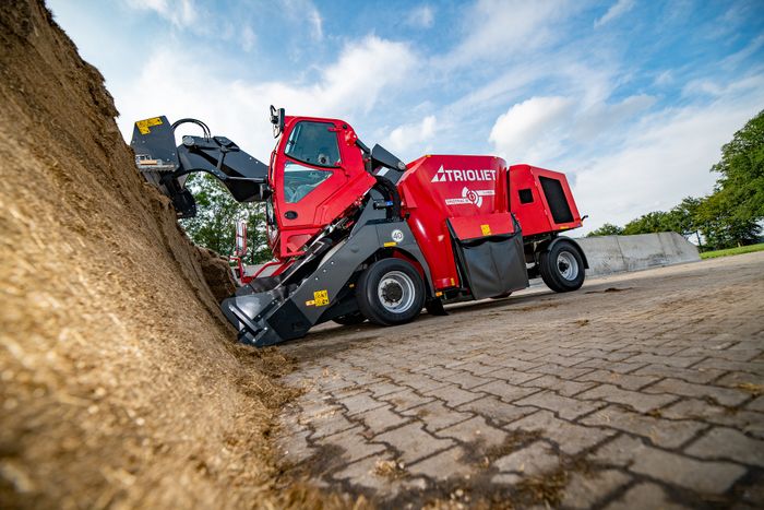 TRIOTRAC M Self-propelled Diet feeder with loading rotor