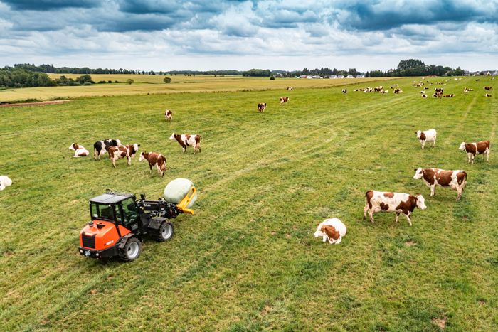 Kubota adds flagship pivot steer model to RT telehandler range