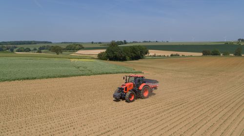 Kubota has integrated Tractor Implement Management (TIM) to the DSX-W GEOSPREAD