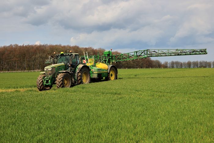 The benefits of liquid fertiliser: a cost-effective and high-performing crop nutrition strategy