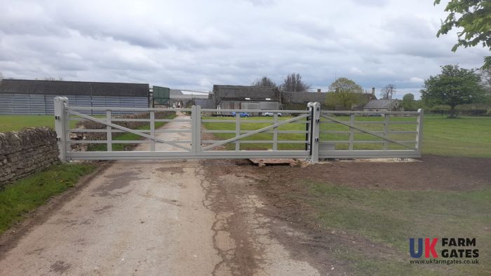 Heavy-Duty 5-Bar Farm Gate